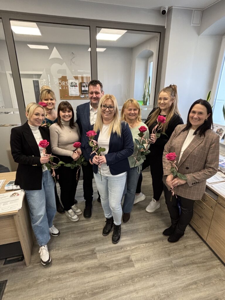 Zespół kilku osób. Firma Grzegórska Ubezpieczenia.